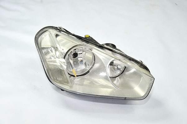 ford cıkma yedek  cmax sağ düz far